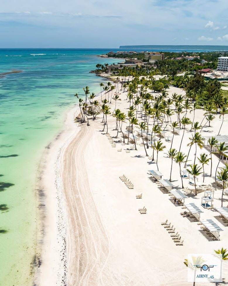 Praia de Bávaro em Punta Cana com areia branca e mar calmo